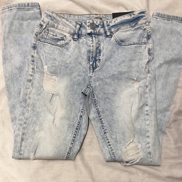 Distressed Boyfriend Jeans - Picture 3 of 5